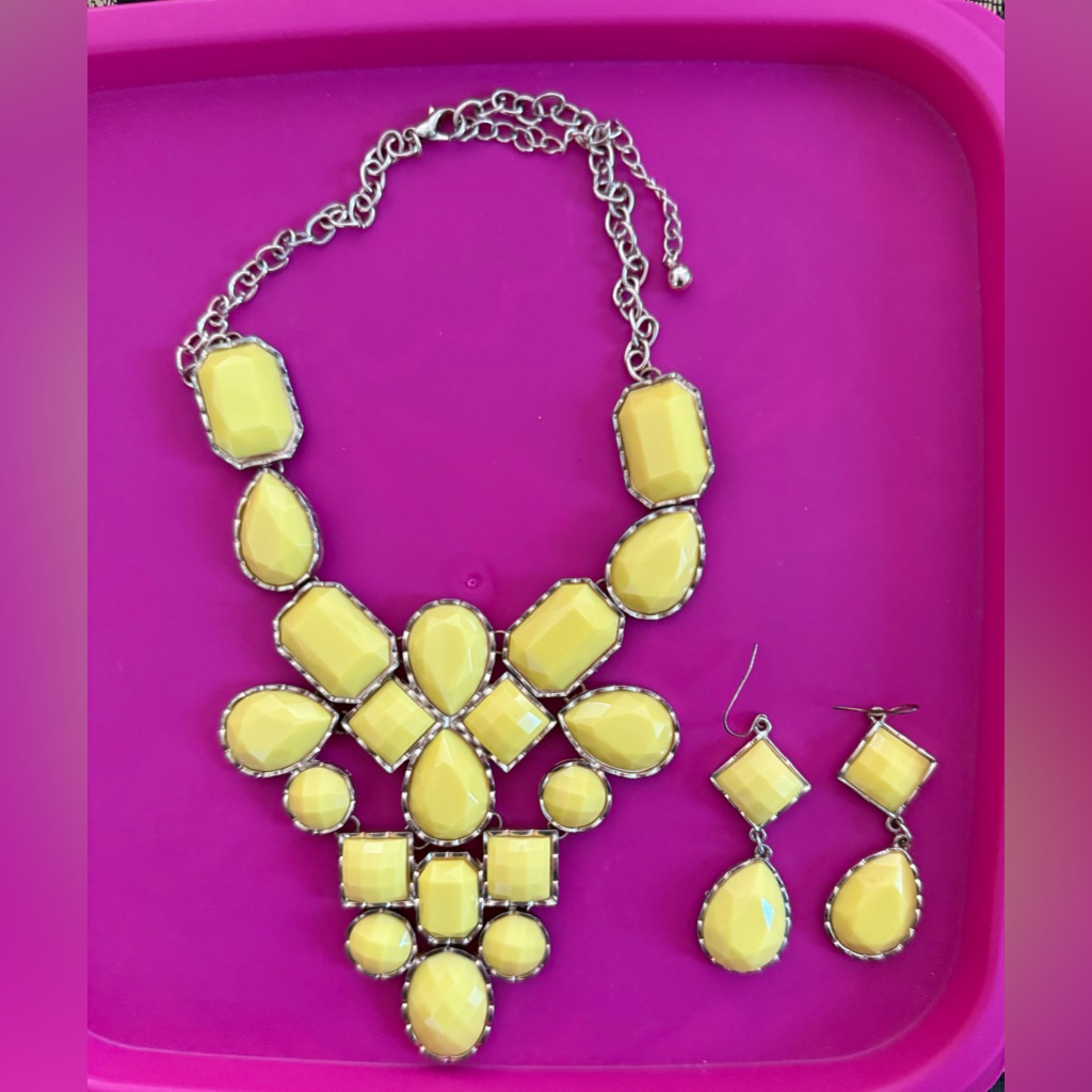 Cache Nwot Yellow Statement Necklace And Earrings Set